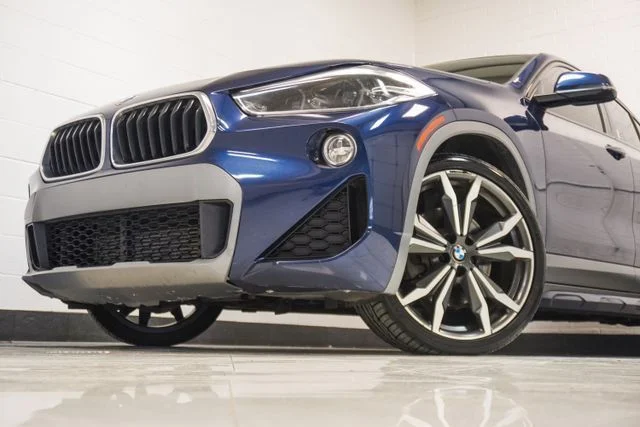Used 2018 Blue BMW sDrive28i image 2