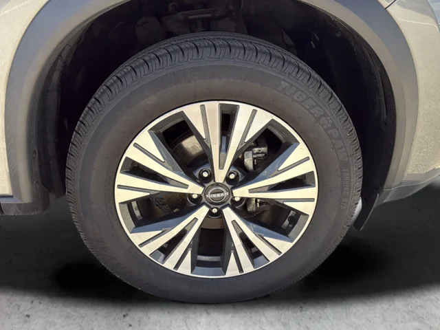 Used 2023 Gray Nissan SV image 9