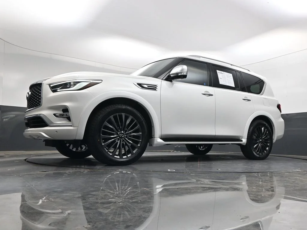 Used 2023 White INFINITI Sensory image 49