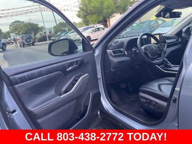 Used 2023 Gray Toyota XLE image 4