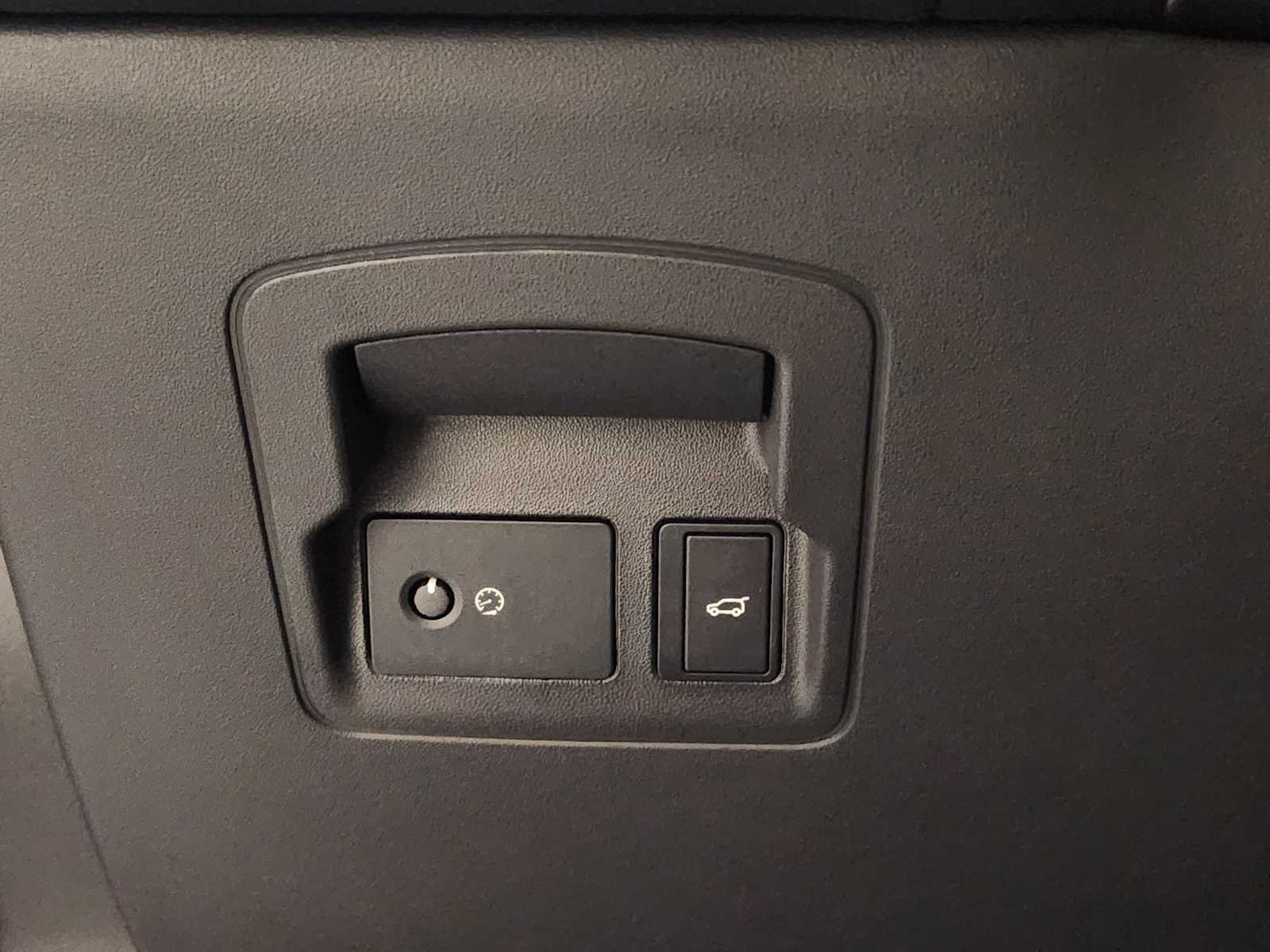 Used 2026 Santorini Black Metallic Land Rover S image 21