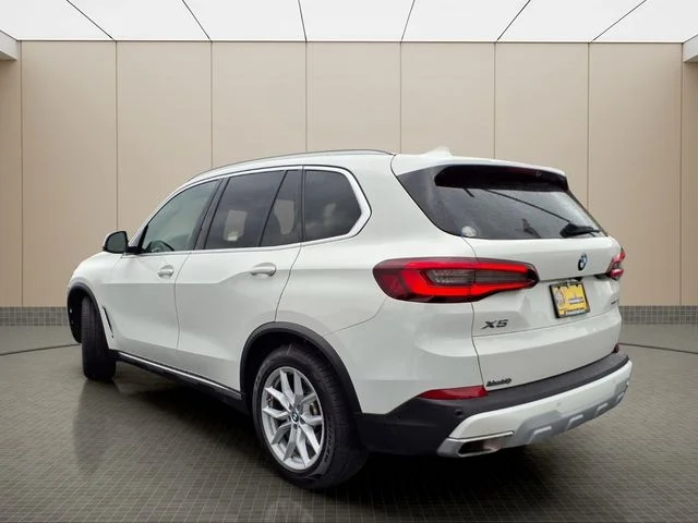 Used 2023 White BMW xDrive40i image 10
