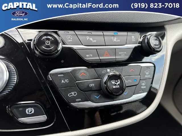 Used 2025 White Chrysler Select image 28