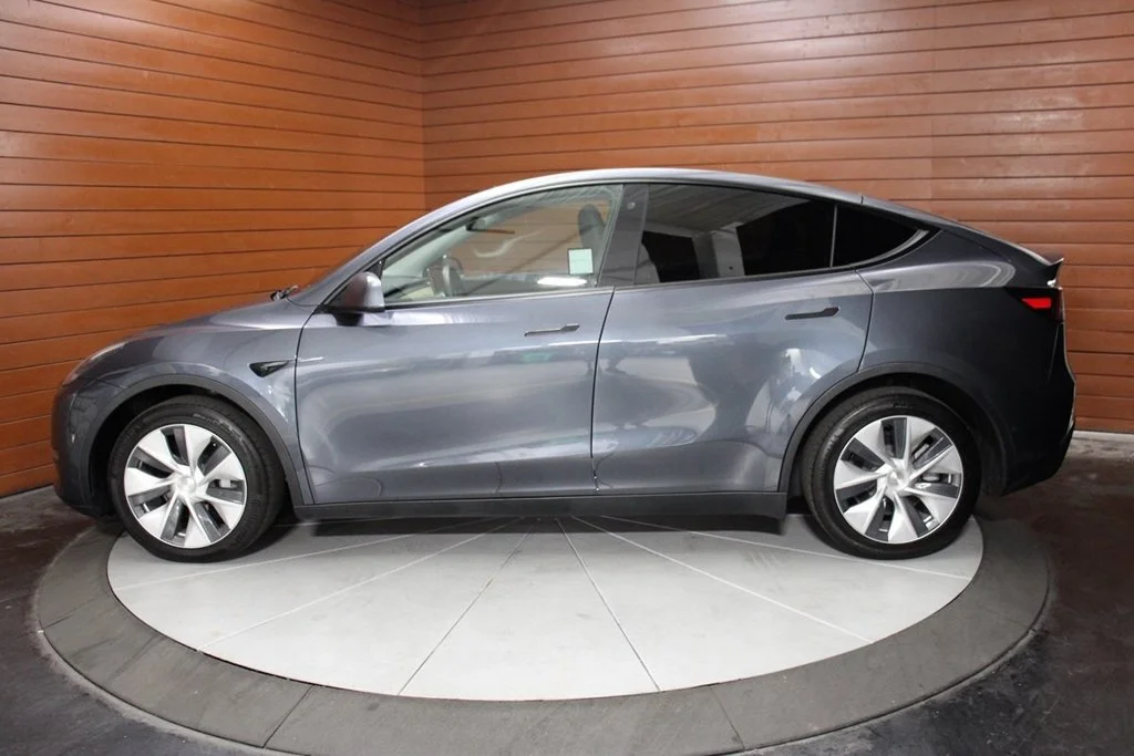 Used 2020 Solid Black Tesla Long Range image 7