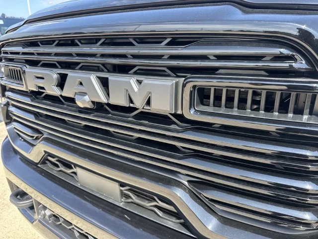 New 2027 Diamond Black Crystal Pearl-Coat Exterior Paint RAM Laramie image 7