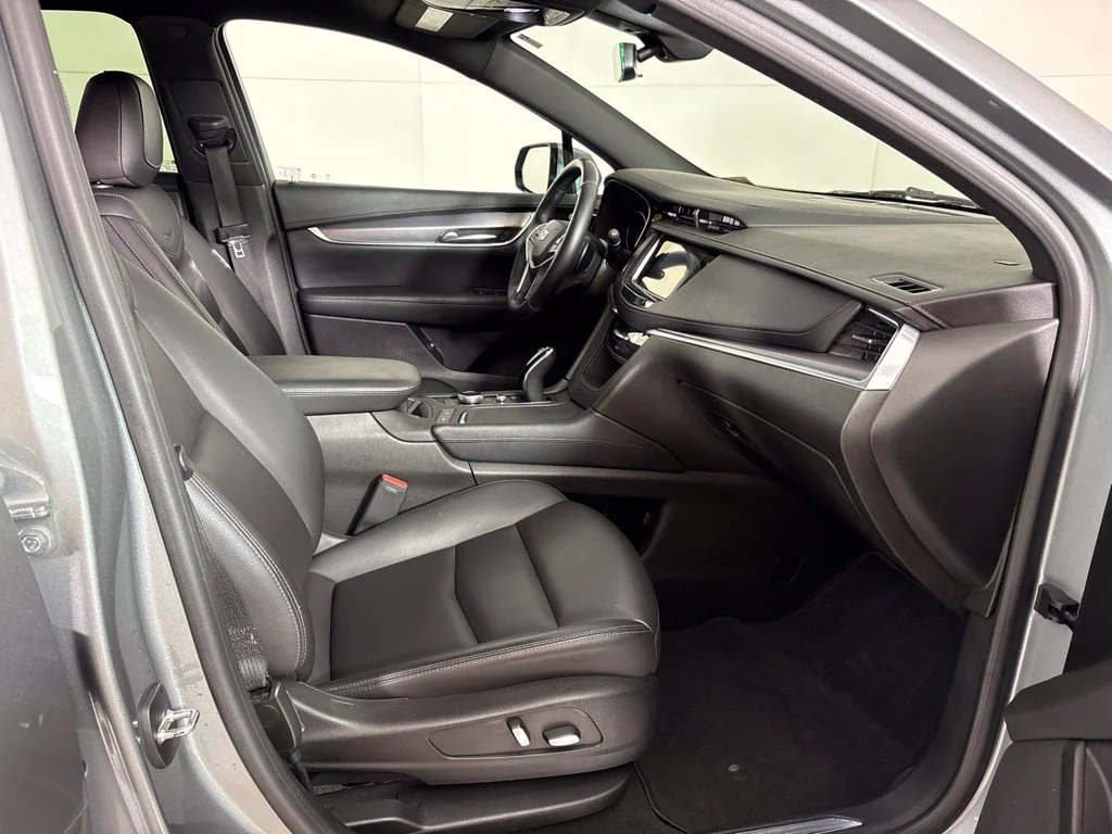 Used 2023 Silver Cadillac Luxury image 20