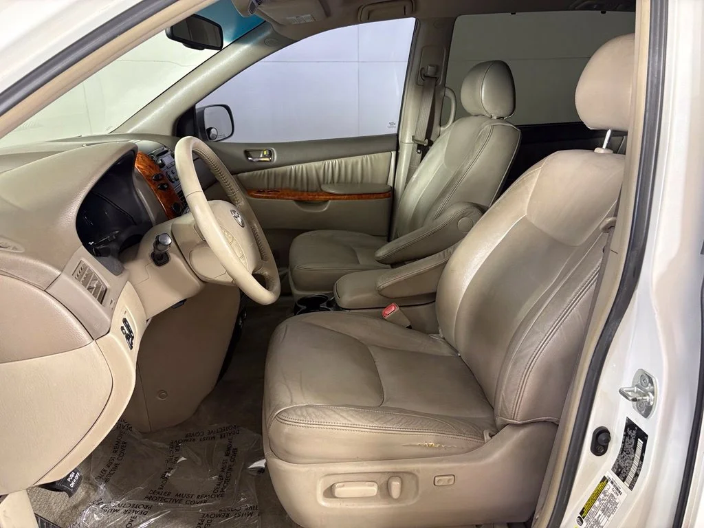Used 2006 White Toyota XLE image 15