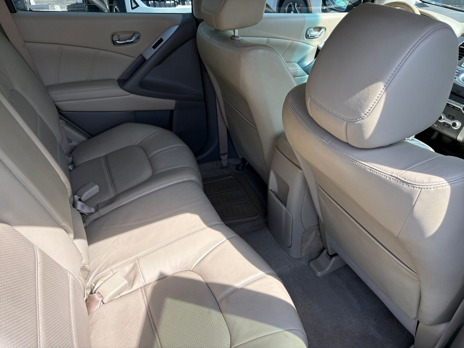 Used 2014 Brown Nissan SL image 16