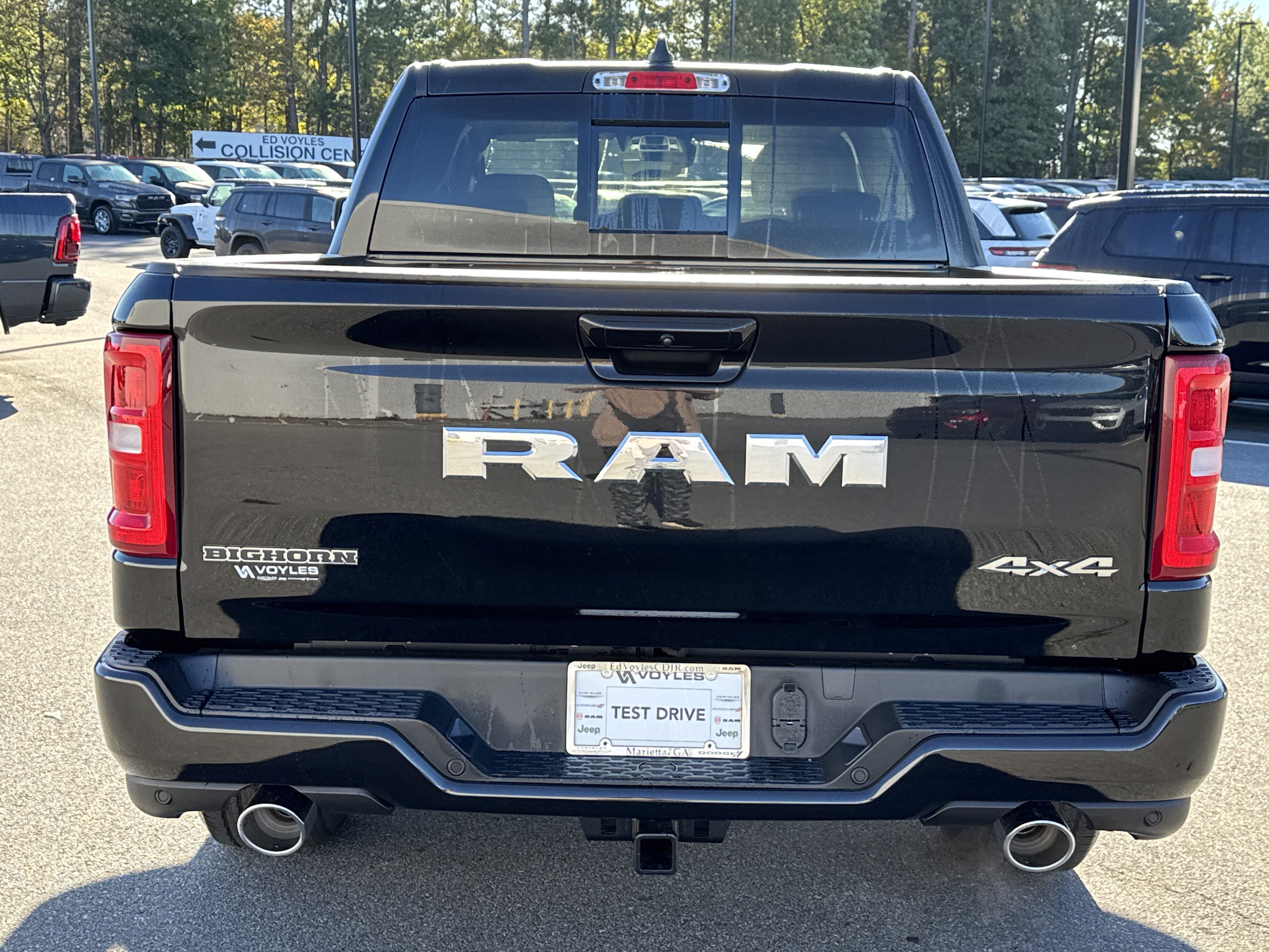New 2026 Diamond Black Crystal Pearl-Coat Exterior Paint RAM Big Horn/Lone Star image 7