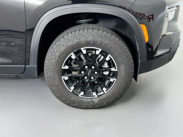 Used 2026 Black Chevrolet Z71 image 41