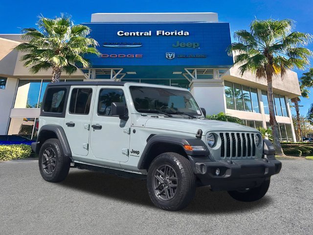Certified Used 2024  Jeep Sport S image 2