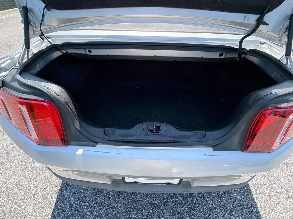 Used 2012  Ford V6 image 7