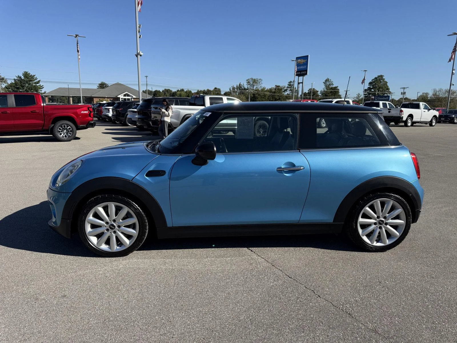 Used 2016 Electric Blue Metallic MINI HATCHBACK image 8