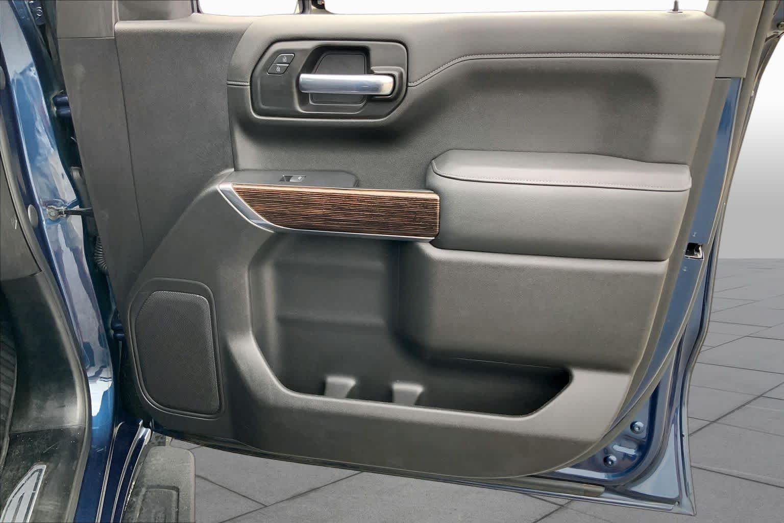 Used 2021 Pacific Blue Metallic GMC Elevation image 21