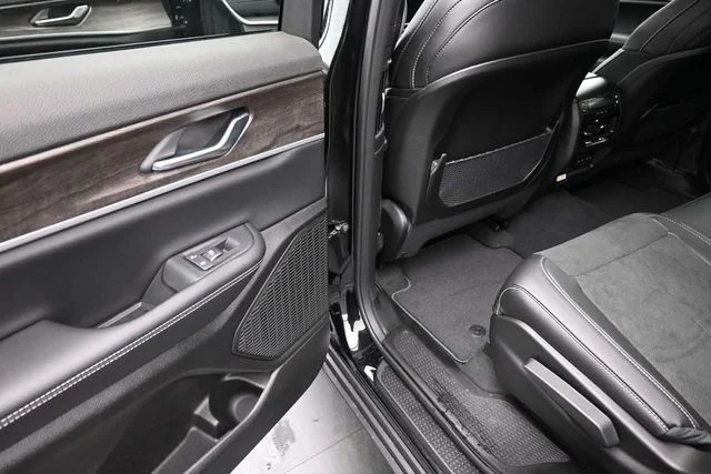New 2026 Diamond Black Crystal Pearl-Coat Exterior Paint Jeep Altitude image 12