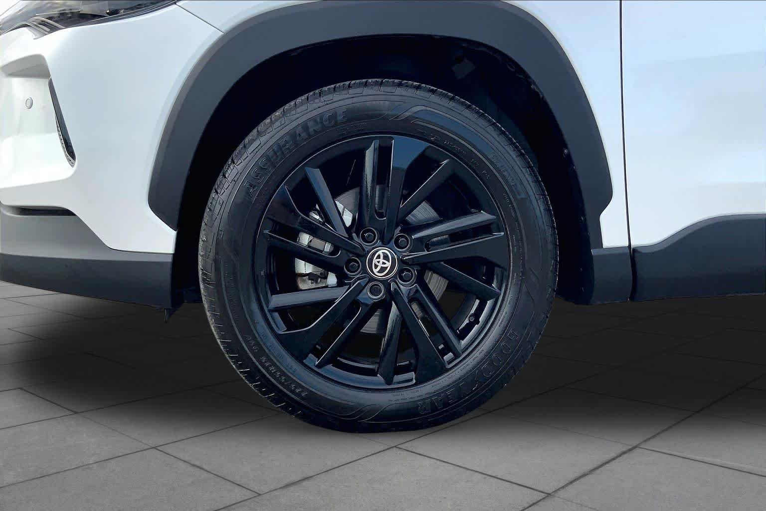 Used 2026 Wind Chill Pearl Toyota Hybrid XSE image 11