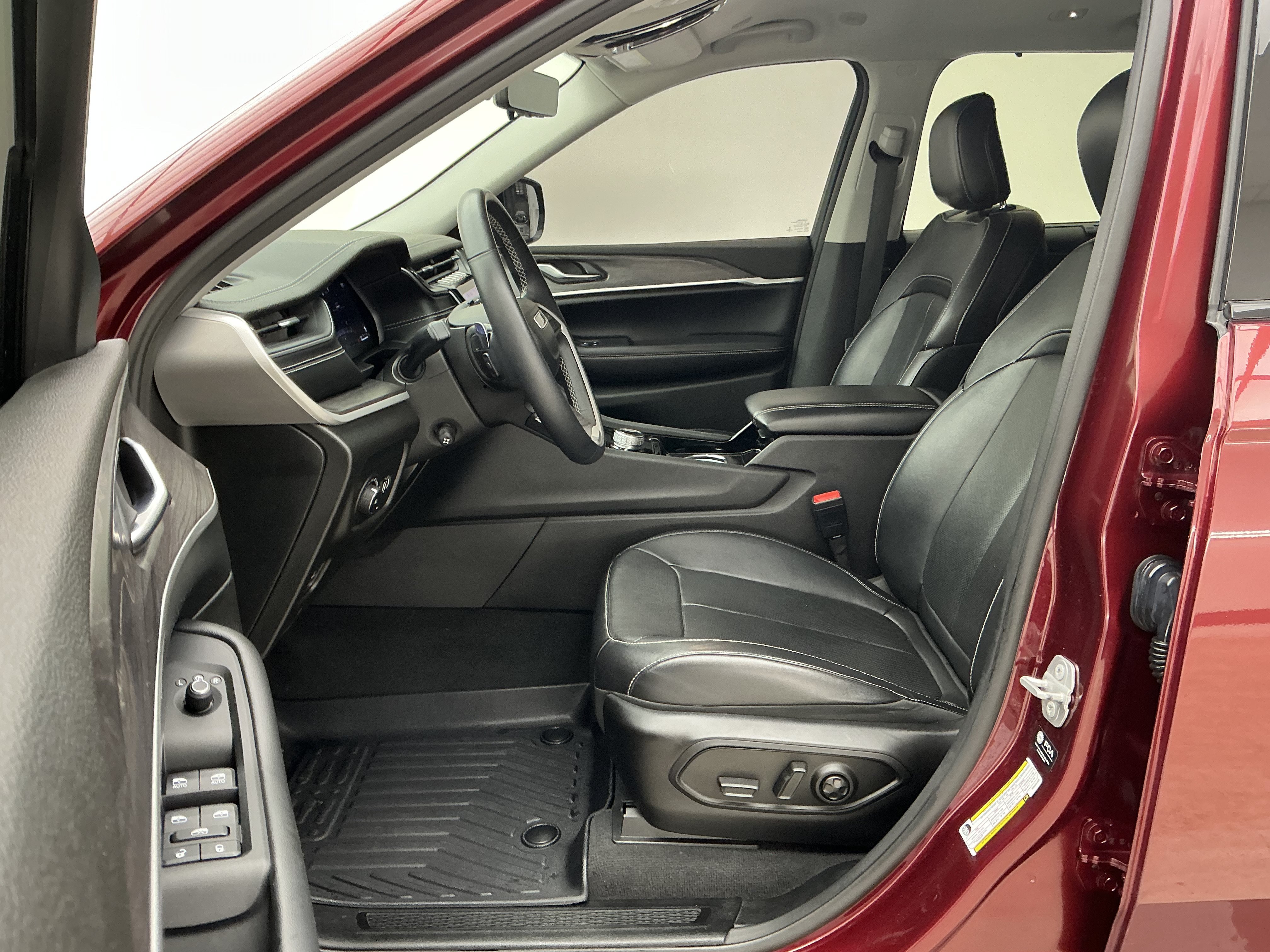 Used 2022 Velvet Red Pearlcoat Jeep Limited image 17