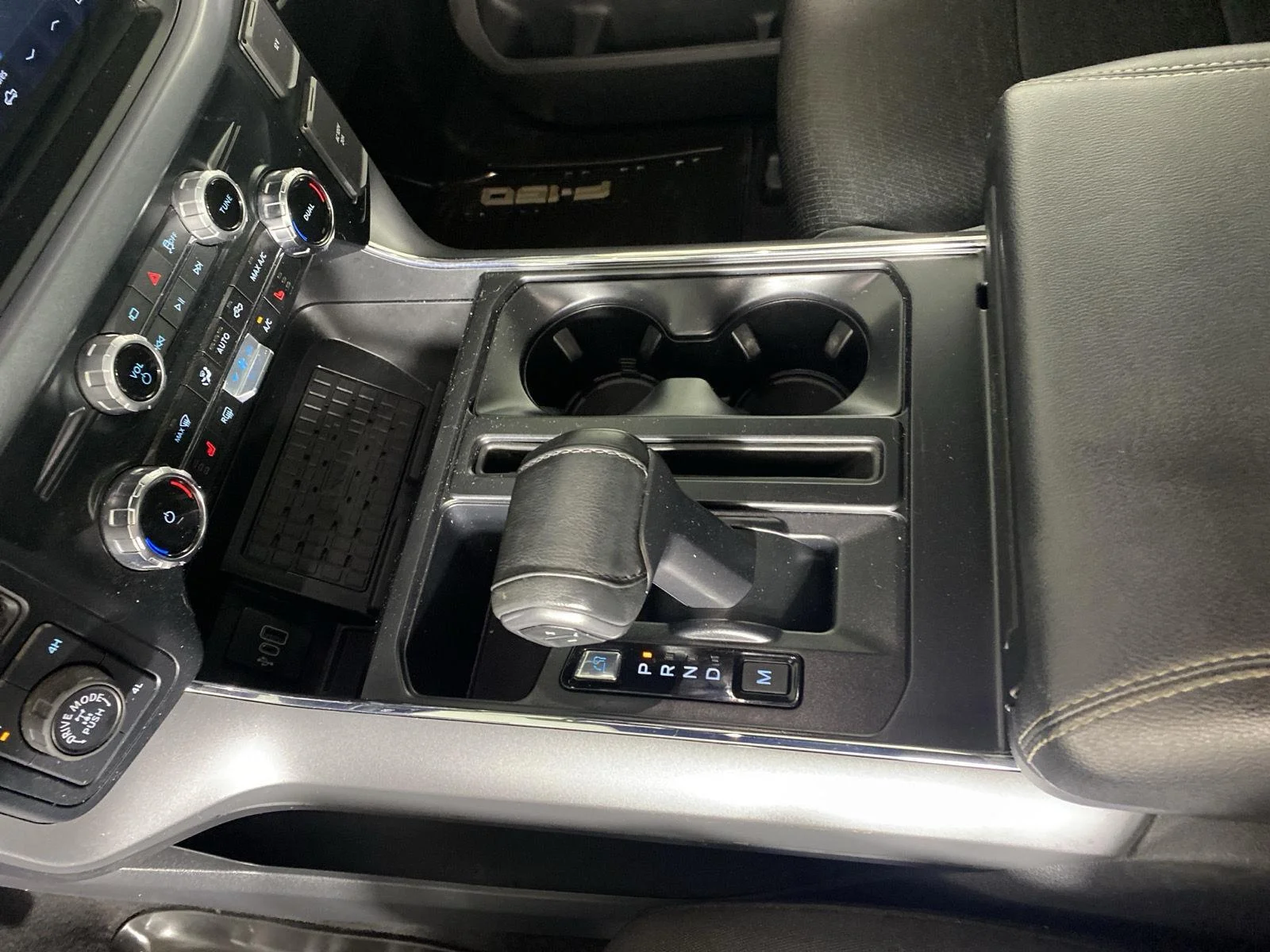 Used 2025 Oxford White Ford XLT image 26