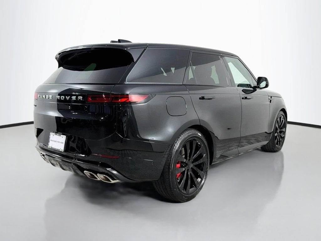 Used 2026 Black Land Rover Dynamic SE image 5