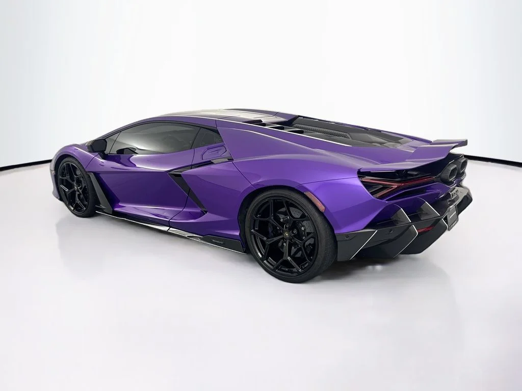 Used 2024  Lamborghini  image 7