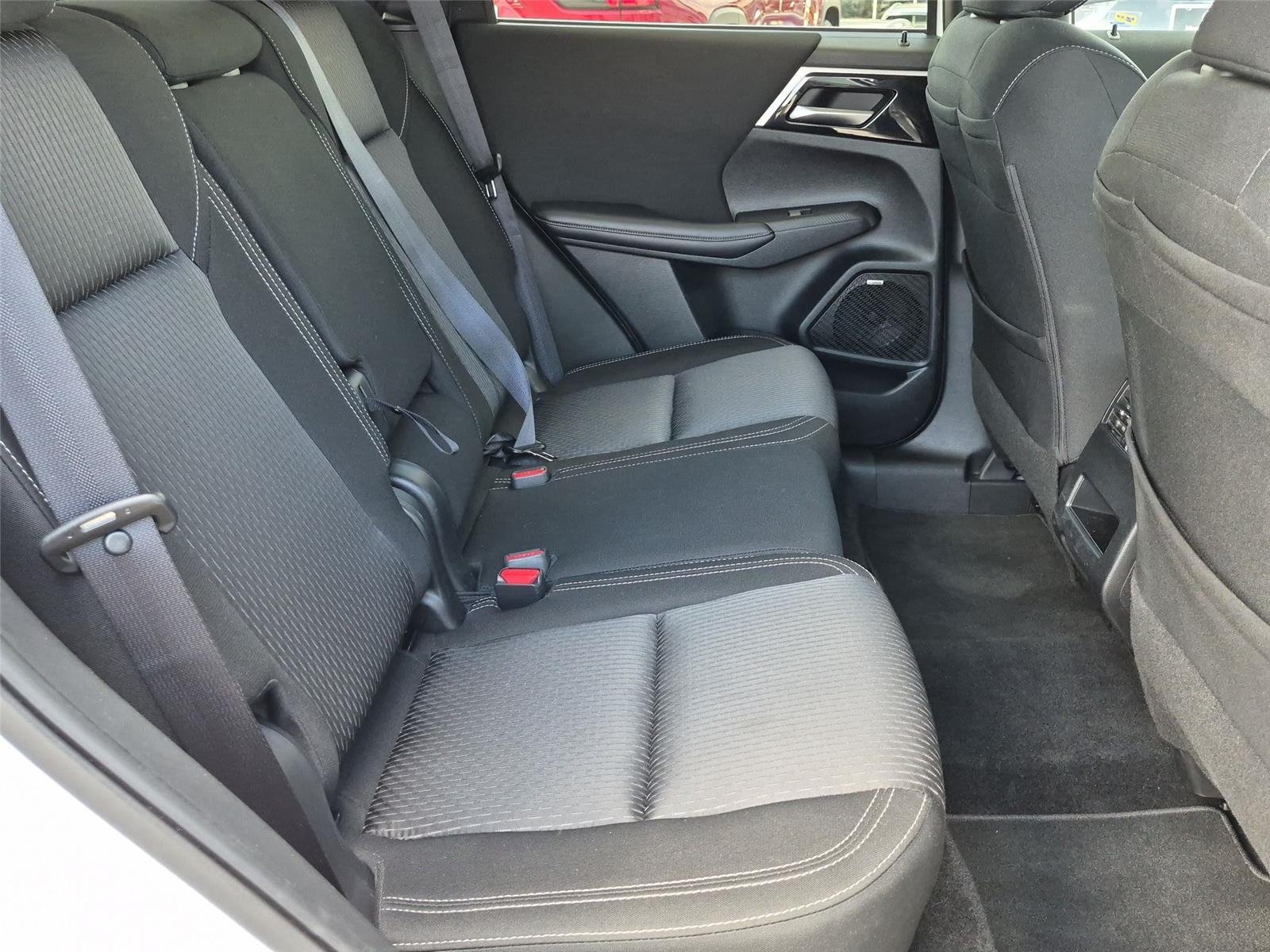 Used 2025 White Diamond Mitsubishi ES image 37