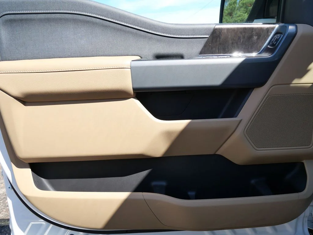 Used 2022 White Ford Lariat image 9