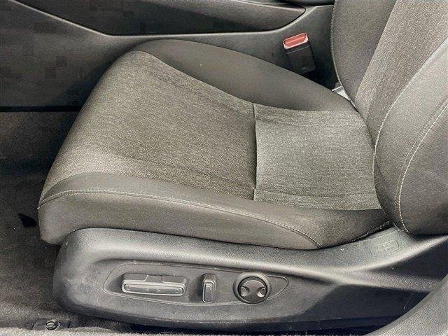 Used 2025 Platinum White Pearl Honda SE image 20