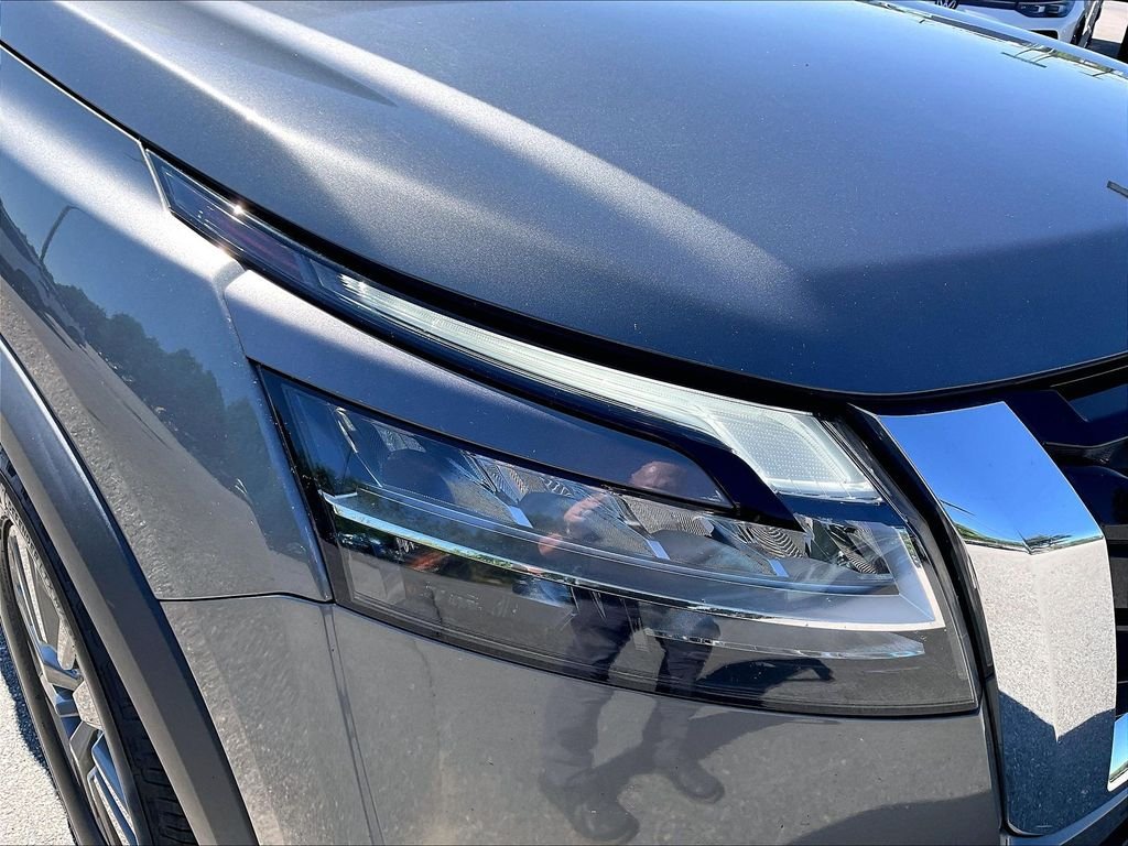 Used 2022 Gun Metallic Nissan SV image 31