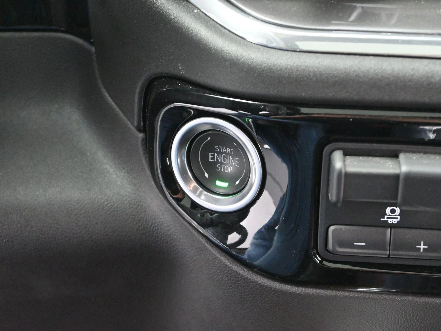 Used 2024 Black Chevrolet High Country image 27