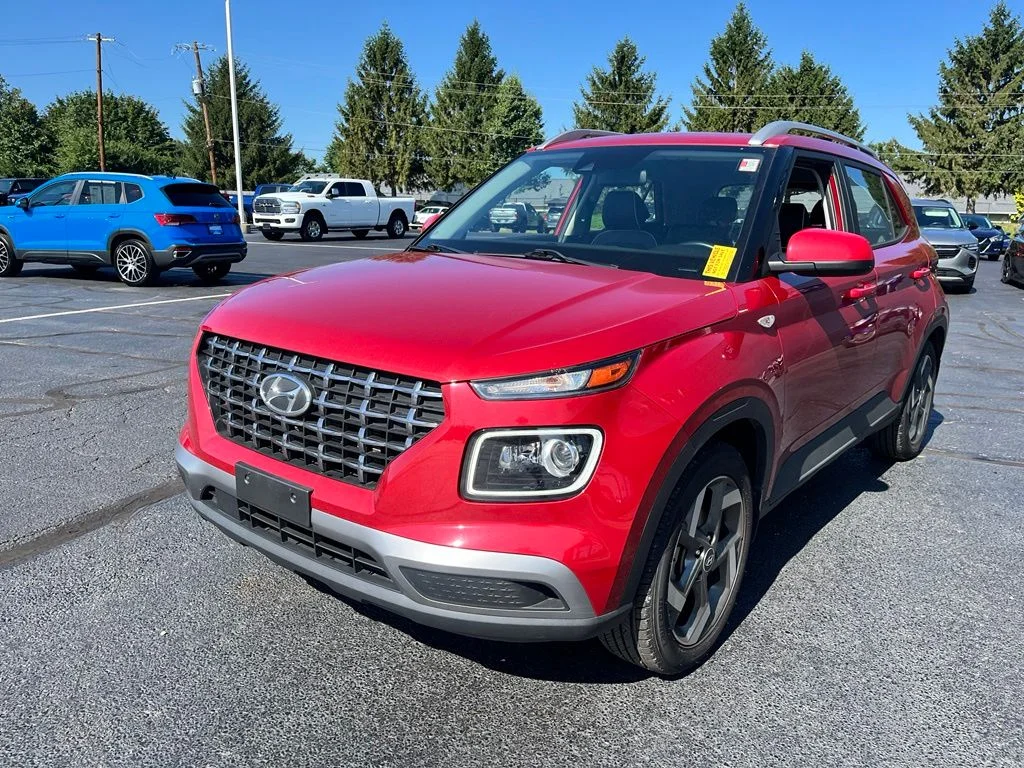 Used 2022 Red Hyundai Limited image 2