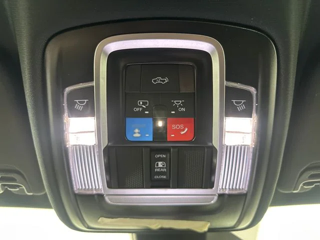 New 2026 Diamond Black Crystal Pearl-Coat Exterior Paint RAM Laramie image 19
