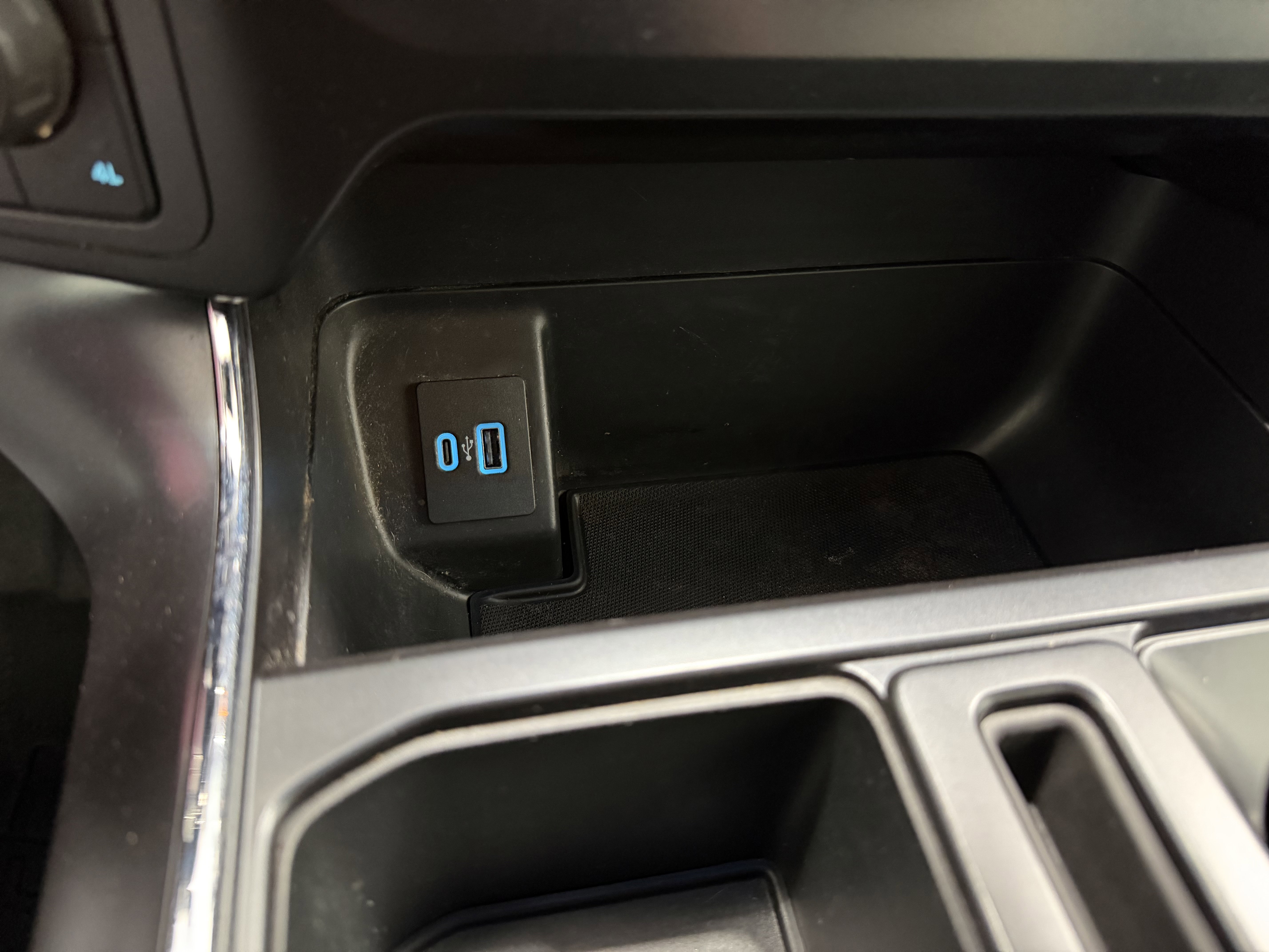 Used 2022 White Metallic Ford XL image 22