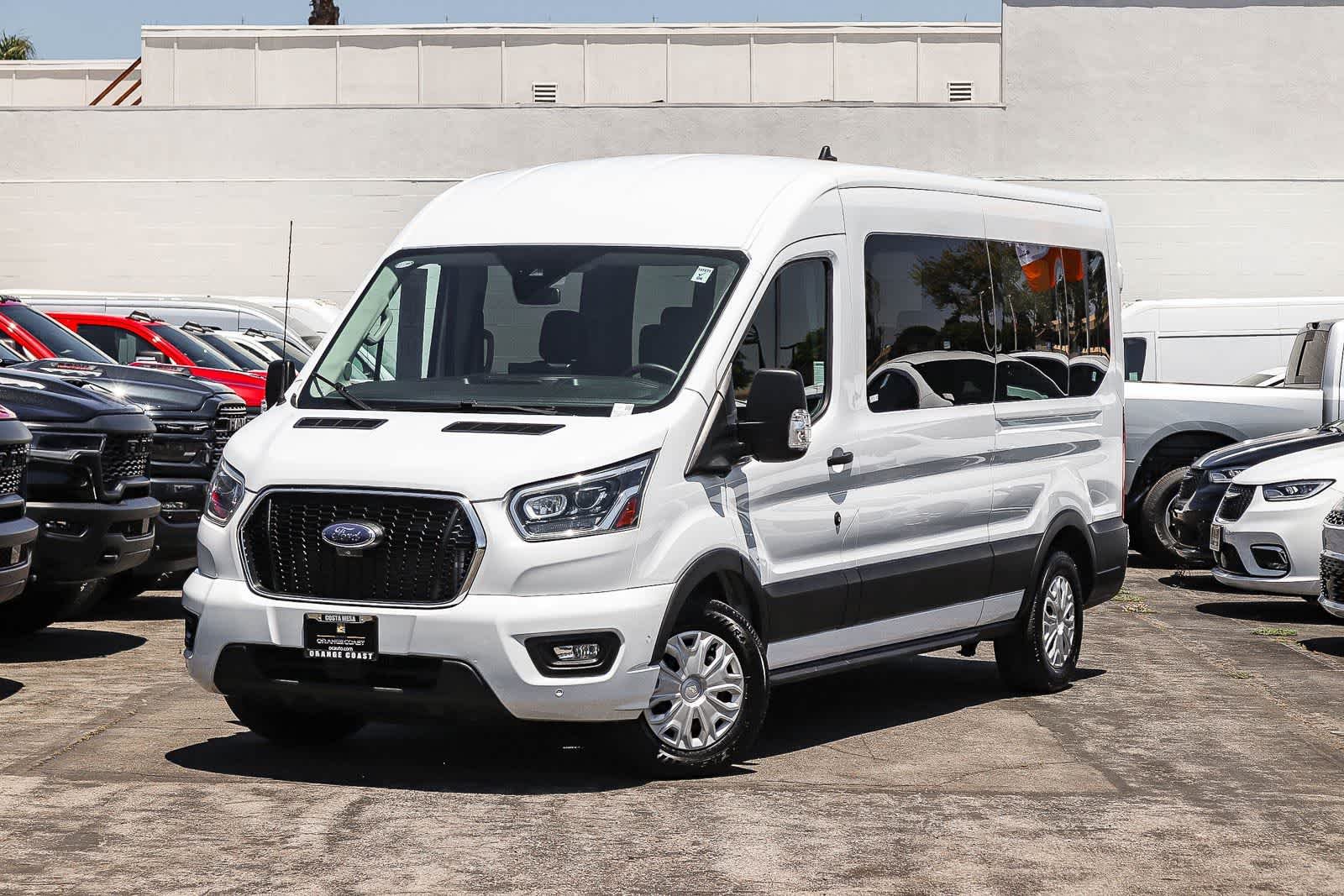 2023 Ford Transit Passenger Wagon XLT