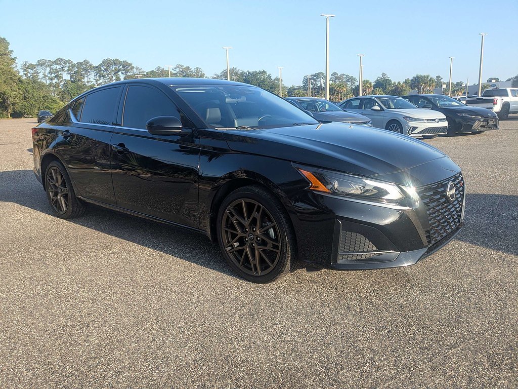 2025 Nissan Altima SR - Photo 2
