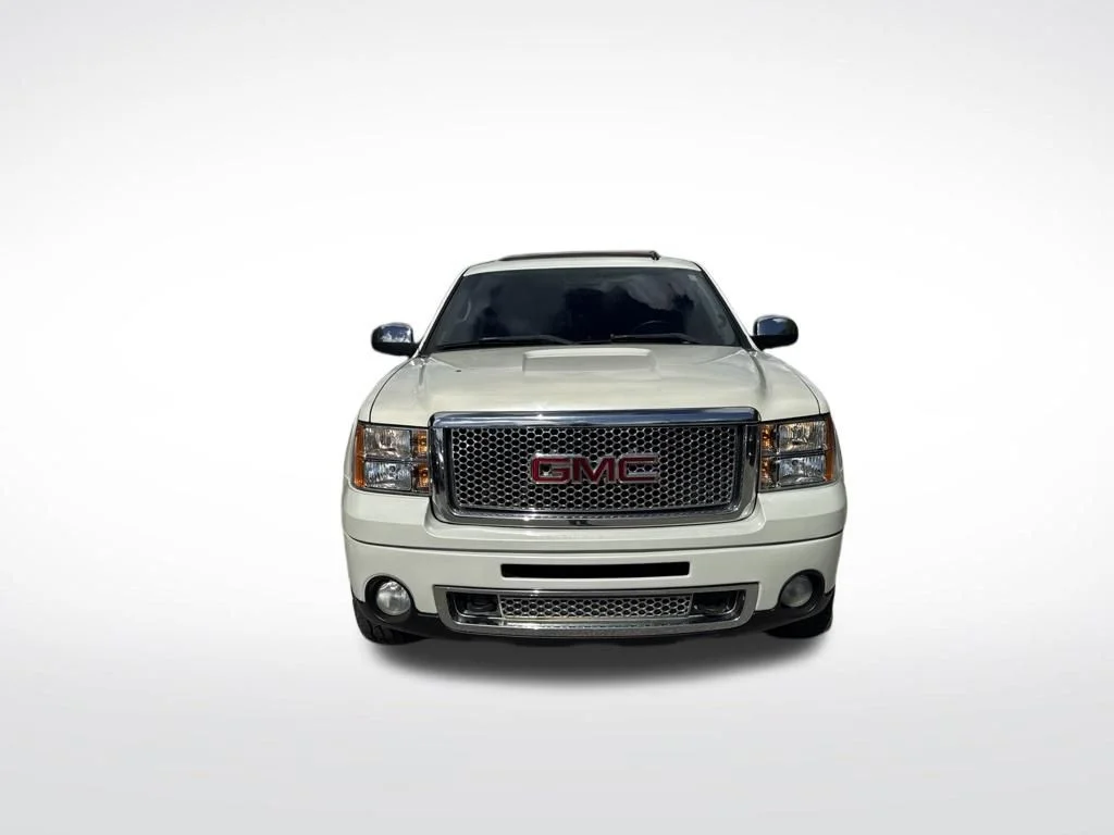 Used 2011 White GMC Denali image 3
