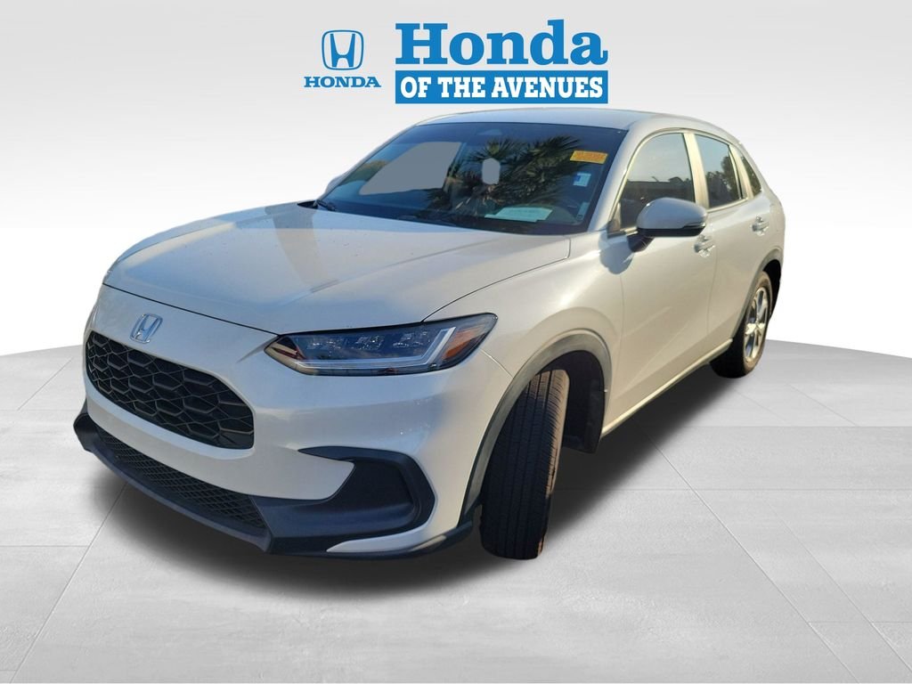 Used 2024 Platinum White Pearl Honda 5DR 2WD LX image 3