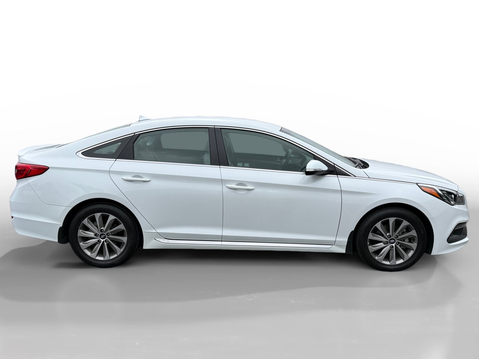 Used 2017 Quartz White Pearl Hyundai Sport image 6