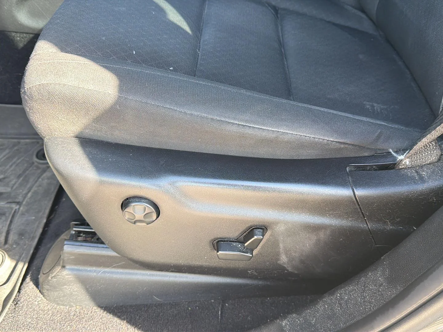 Used 2021 Granite Crystal Metallic Clearcoat Jeep Laredo E image 12