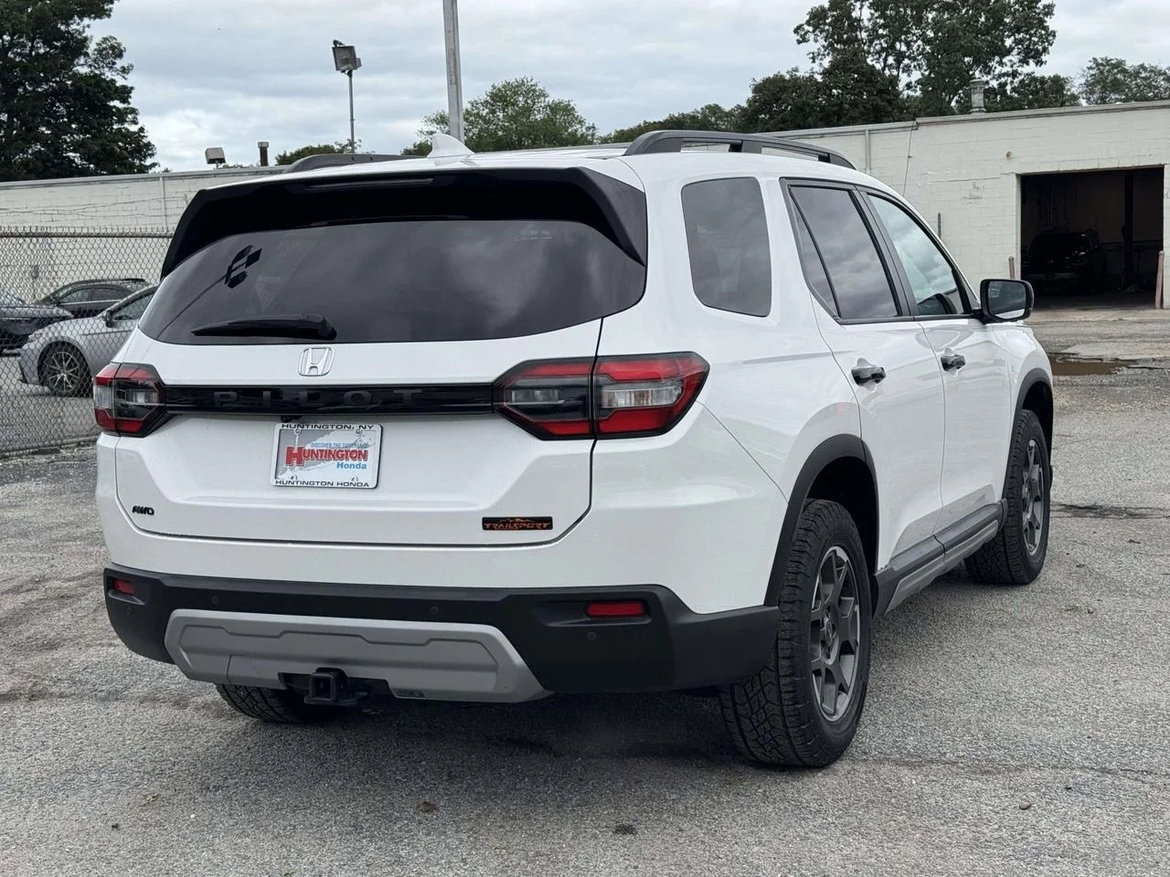 Certified Used 2024 Platinum White Pearl Honda TrailSport image 5