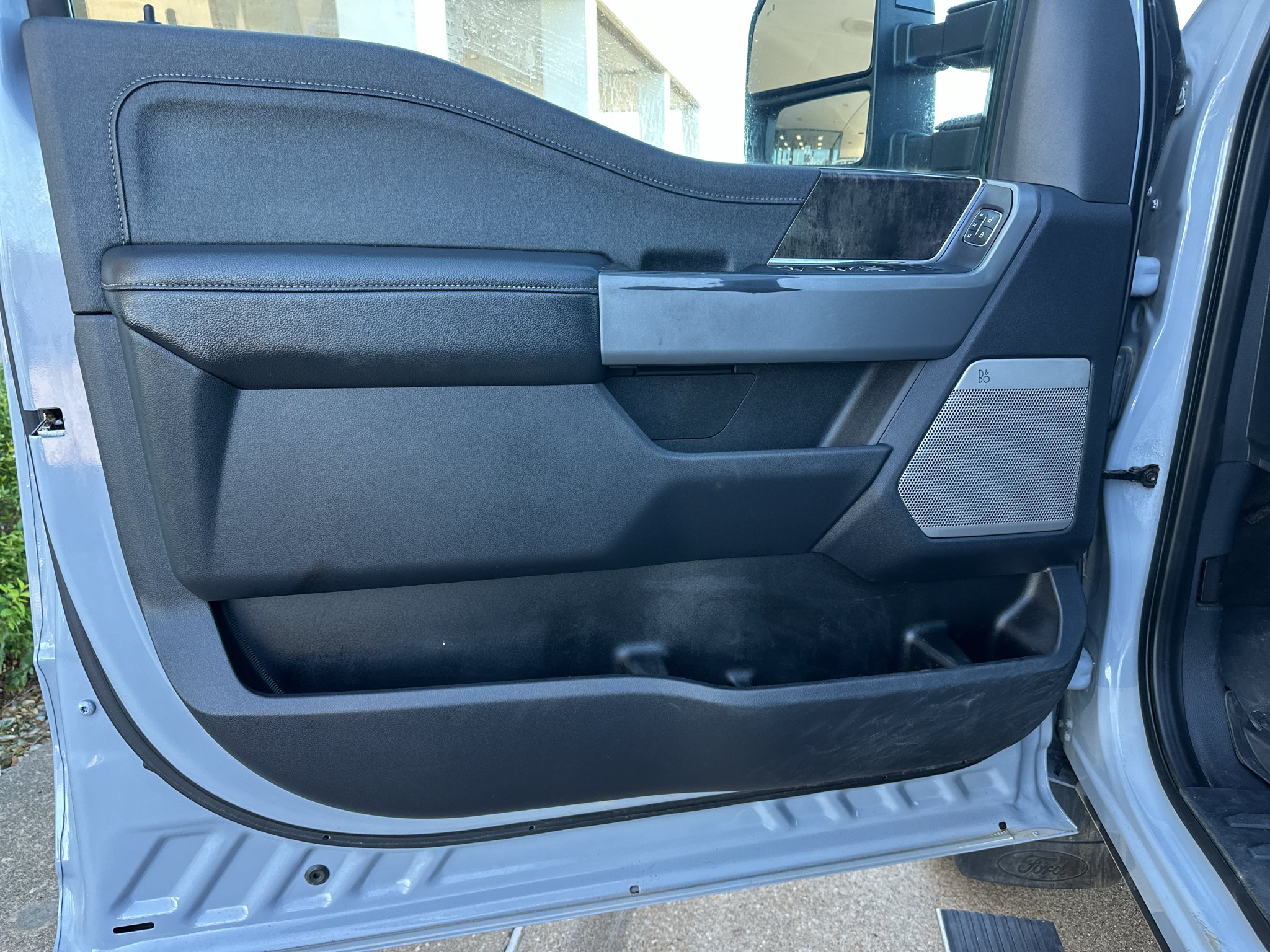 Used 2024 Glacier Gray Ford LARIAT image 17