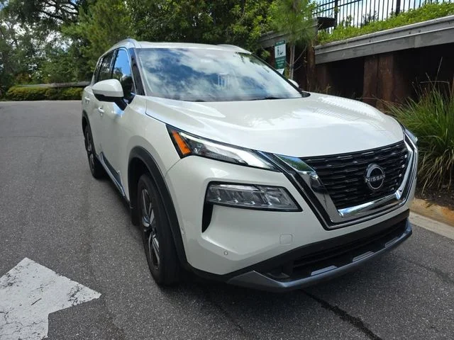 Used 2023 White Nissan SL image 4