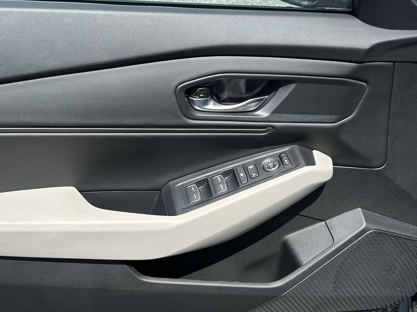 New 2026 Platinum White Pearl Honda SE image 18