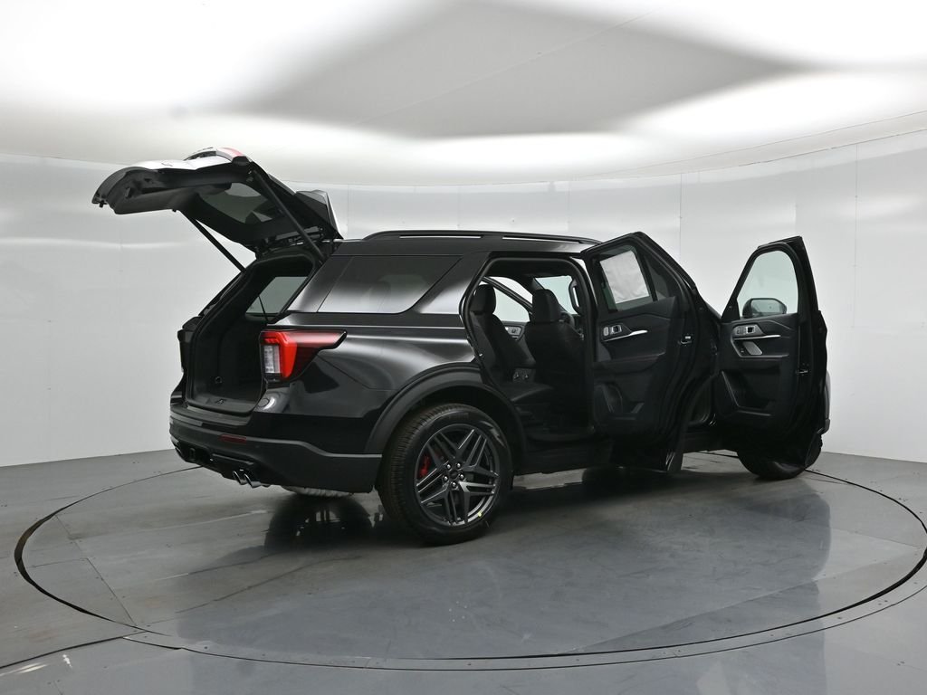 New 2026 Agate Black Metallic Ford ST image 5
