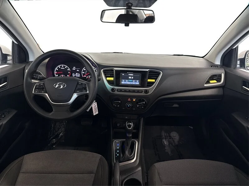 Used 2018 Frost White Pearl Hyundai SE image 19