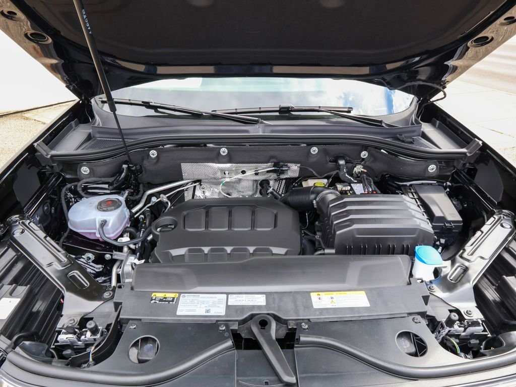 New 2026 Black Volkswagen 2.0T SE w/Technology image 33