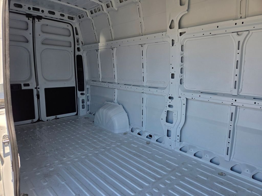 New 2025 Bright White Clear-Coat Exterior Paint RAM Super High Roof image 9