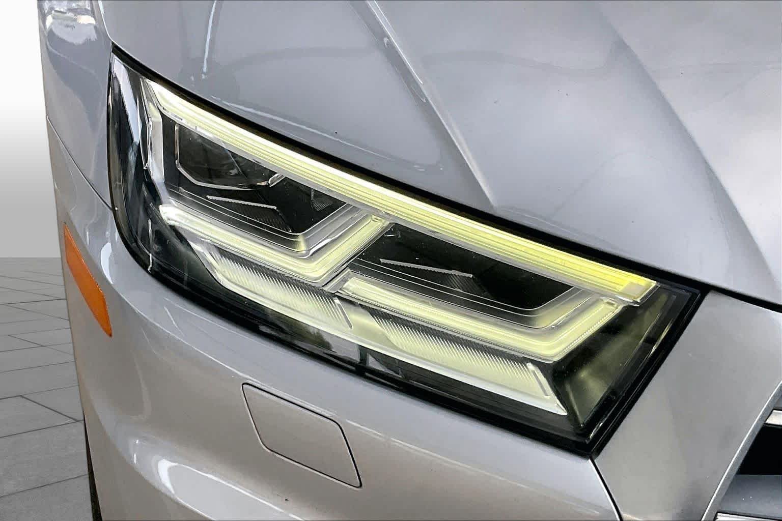 Used 2019 Florett Silver Metallic Audi Premium Plus image 28
