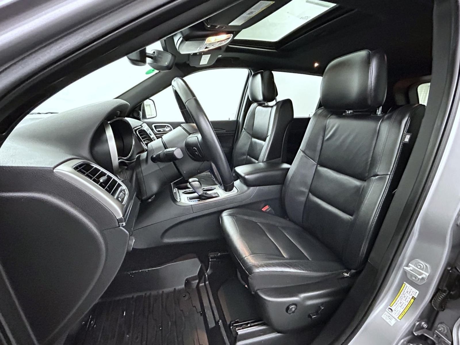 Used 2019 Silver Jeep Limited image 10