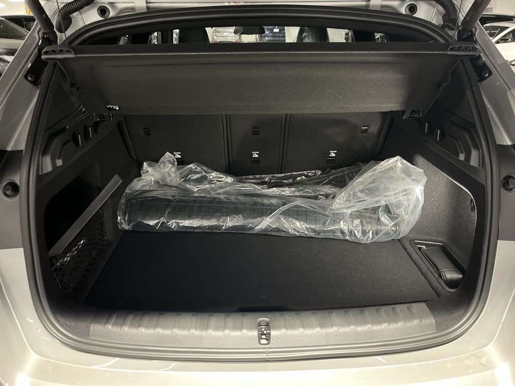 Used 2026 Silver Metallic BMW xDrive28i image 24
