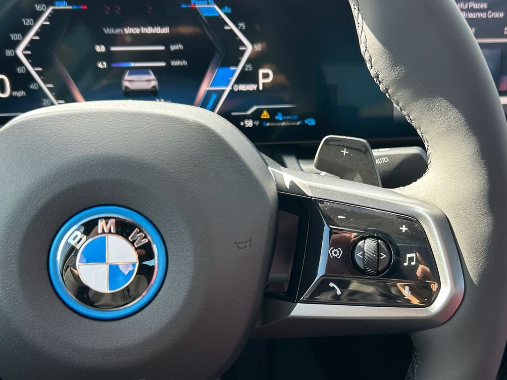 New 2027 Mineral White Metallic BMW 550e xDrive image 20